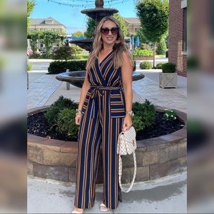 Striped Jumpsuit with tie belt and pockets/ Size Large